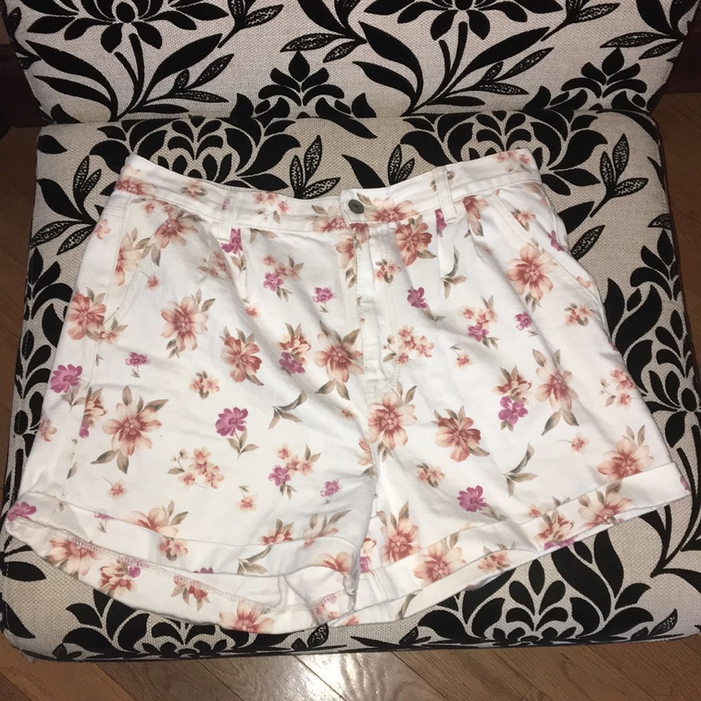 American Eagle floral shorts
